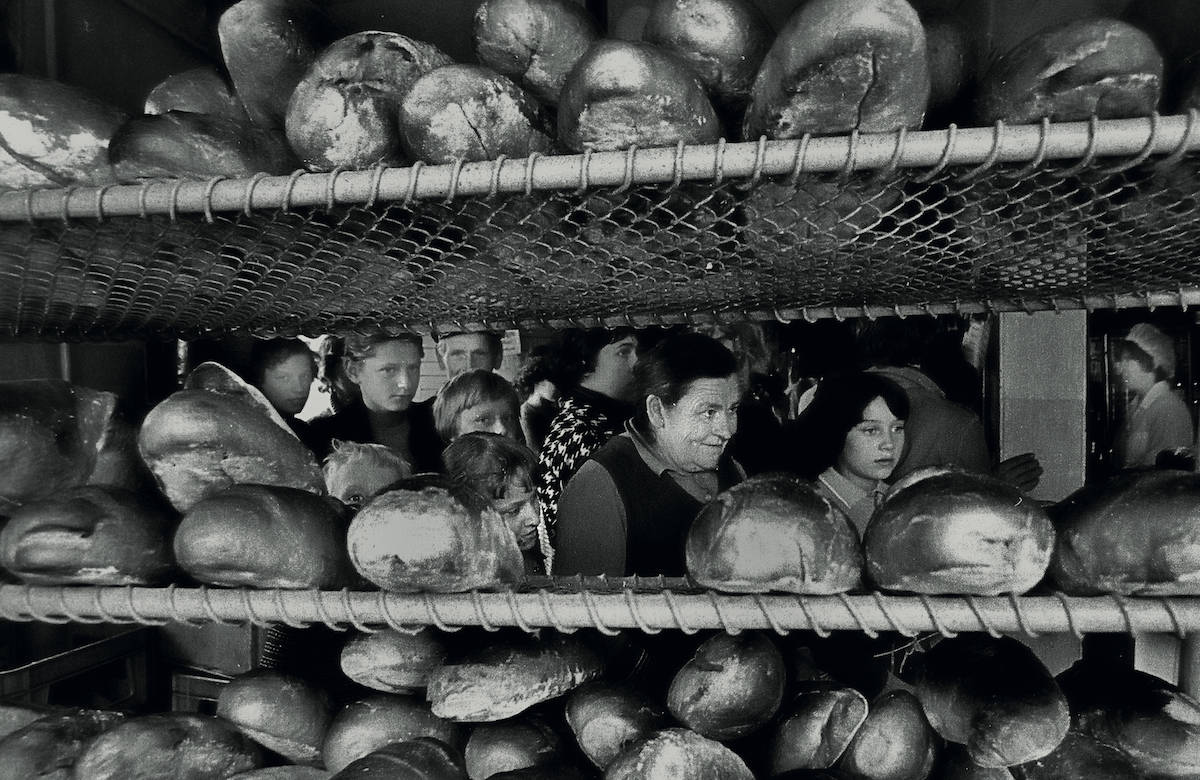 Za chlebem, 1973. Fot. Krzysztof Wojciewski 