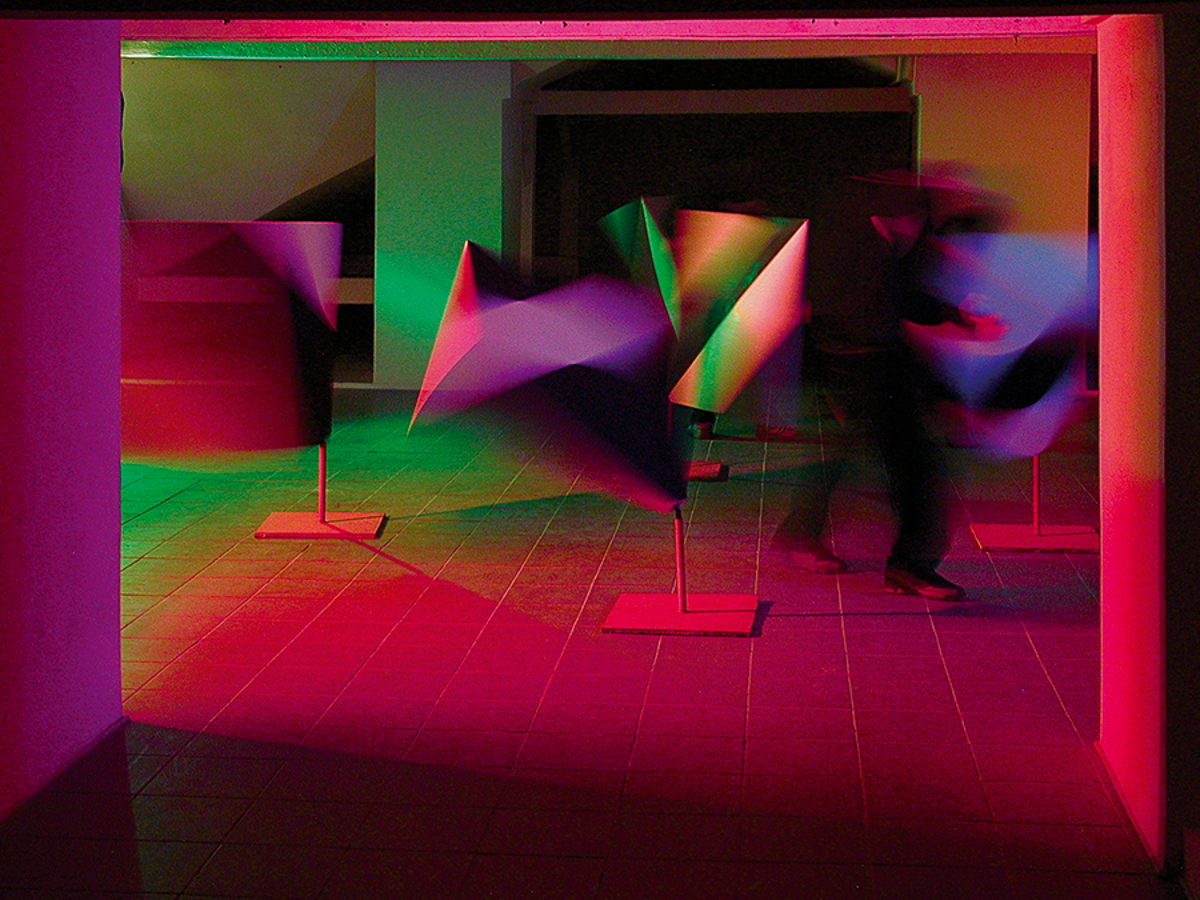 Wersja Żywego kolażu, 2006 – obrazy rzutowane na panele Kompozycji manipulacyjnej. fot. arch. artysty