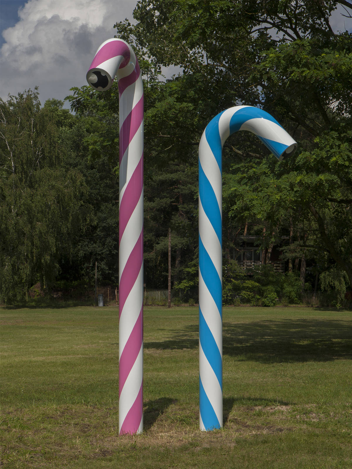 Living Sugar – stal czarna, wielowarstwowy lakier samochodowy, ca. 4,3 - 3,7 m wysokości, Park Wizualny, Strzeszynek, 2016