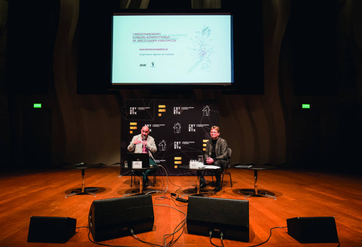 iłosz Bembinow i Szymon Bywalec podczas panelu nt. „Konkursy kompozytorskie – konieczność czy szansa na skuteczną promocję współczesnej twórczości”