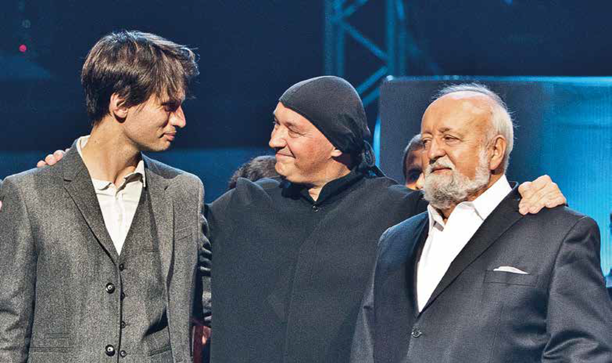 Od lewej: Jonny Greenwood, Marek Moś, Krzysztof Penderecki. Zdjęcie wykonano po koncercie w Hali Ludowej we Wrocławiu we wrześniu 2011 roku. Fot. Marcin Oliva Soto