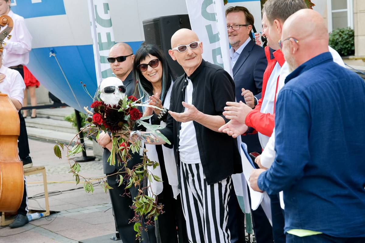 (od lewej) Wanda Kwietniewska, Sławomir Łosowski fot. Sławoj Dubiel