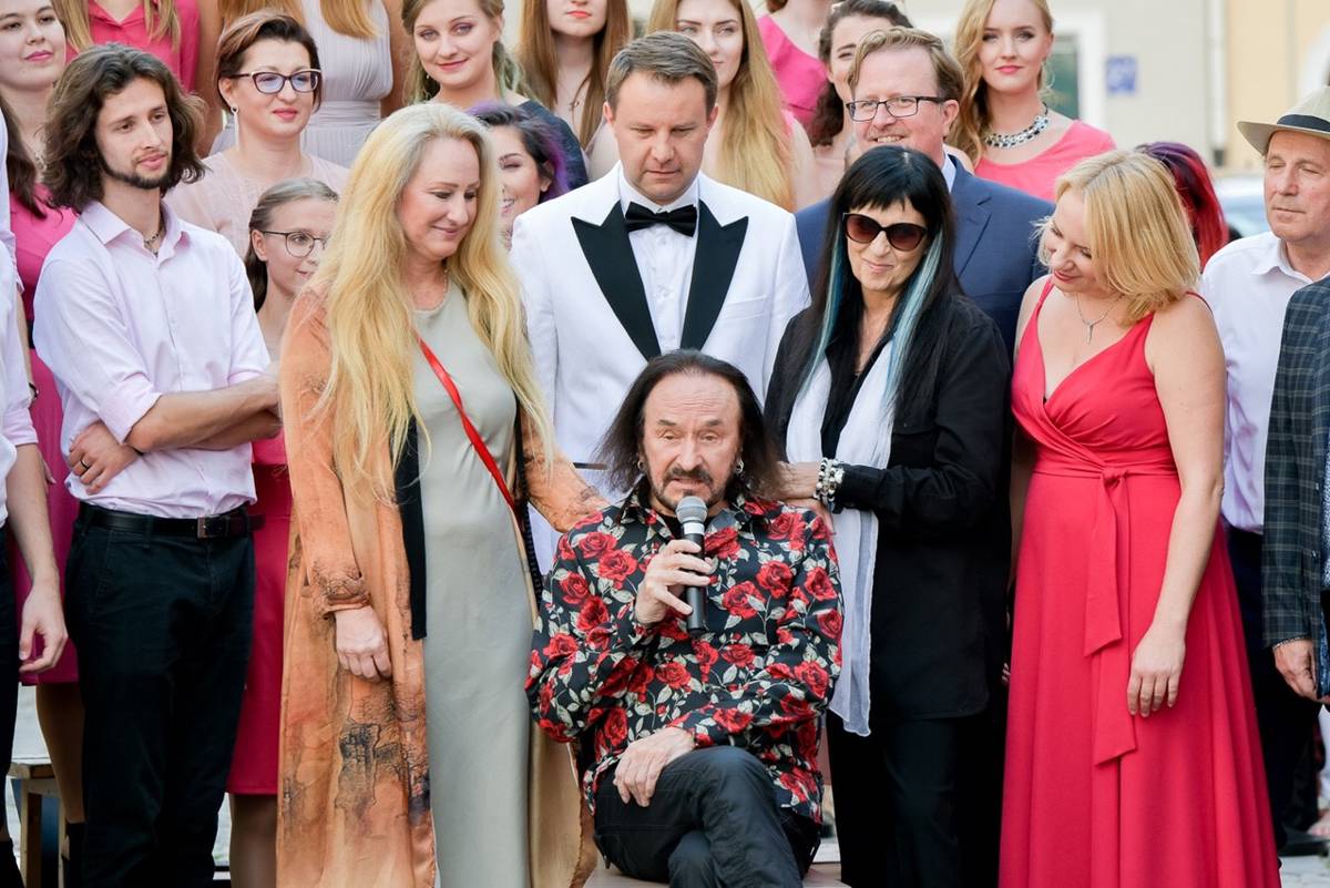 Anna Maleady, Stan Borys, Arkadiusz Wiśniewski Prezydent Miasta Opole, Wanda Kwietniewska, Ludmiła Wocial-Zawadzka fot. Sławoj Dubiel