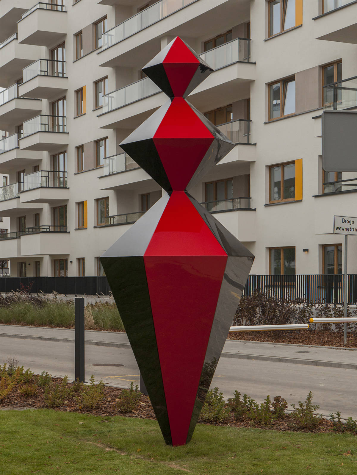 Kalina – stal czarna, wielowarstwowy lakier samochodowy, ca. 3 m wysokości, Żoliborz Artystyczny, Warszawa, Polska, 2016