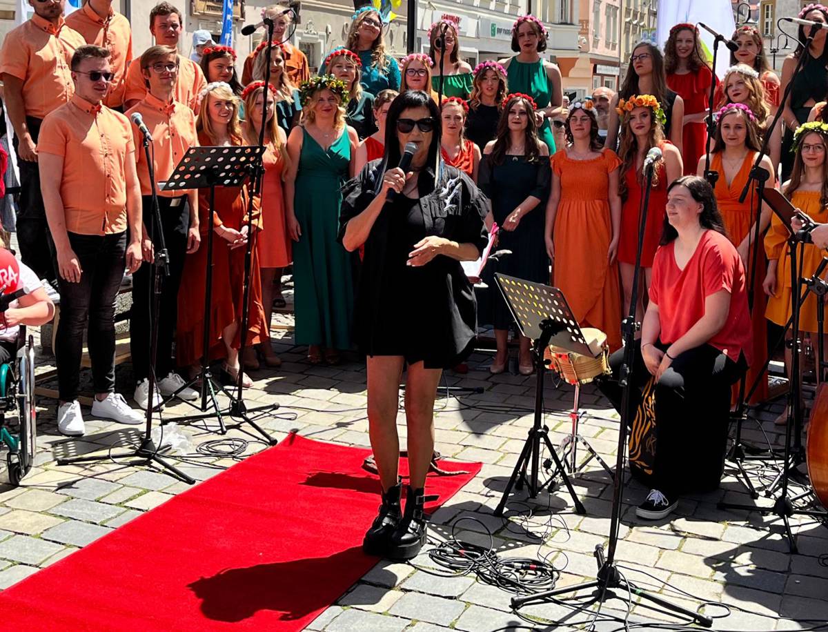 Wanda Kwietniewska z Chórem Politechniki Opolskiej 