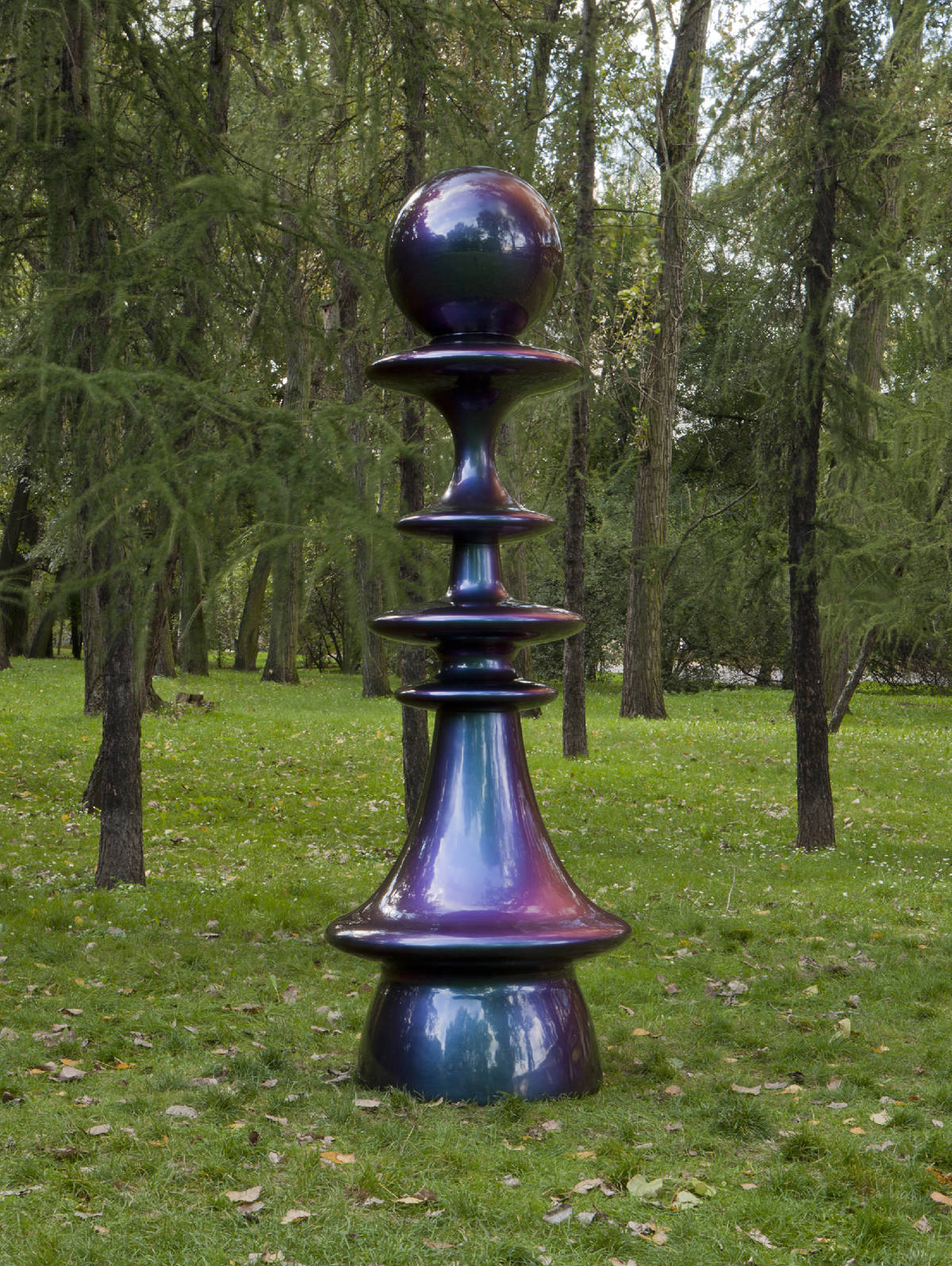 Queen – żywica poliestrowa, lakier strukturalny, ca. 3 m wysokości, Stacja Mercedes, Warszawa, Polska, 2016