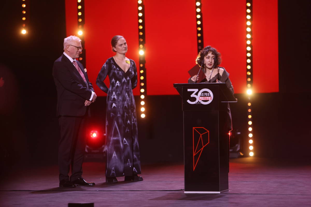 Agata Słowak. Obok Jana Shostak i Piotr Sarzyński. Fot. Teodor Klepczyński / POLITYKA 