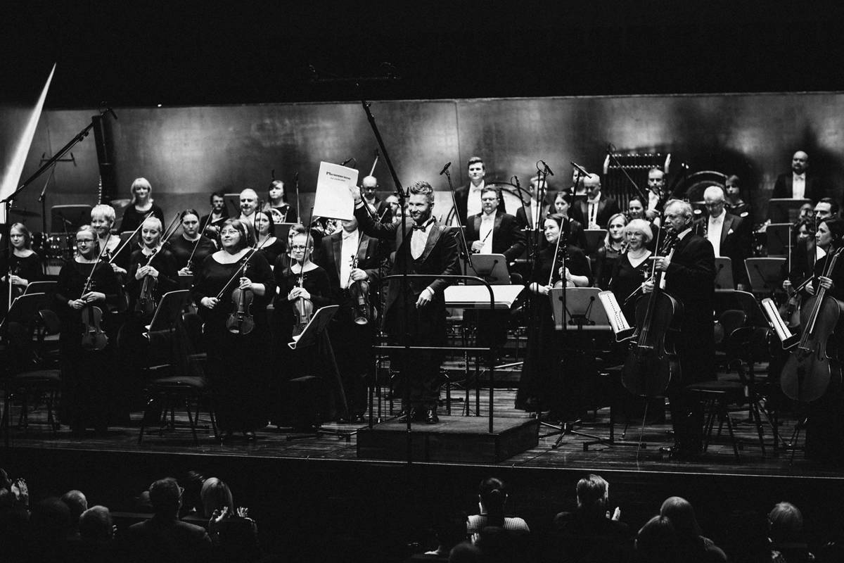 Adam Sztaba i Orkiestra Filharmonii im. M Karłowicza Fot. Kinga Karpati&Daniel Zarewicz PRESTIGE PORTRAIT