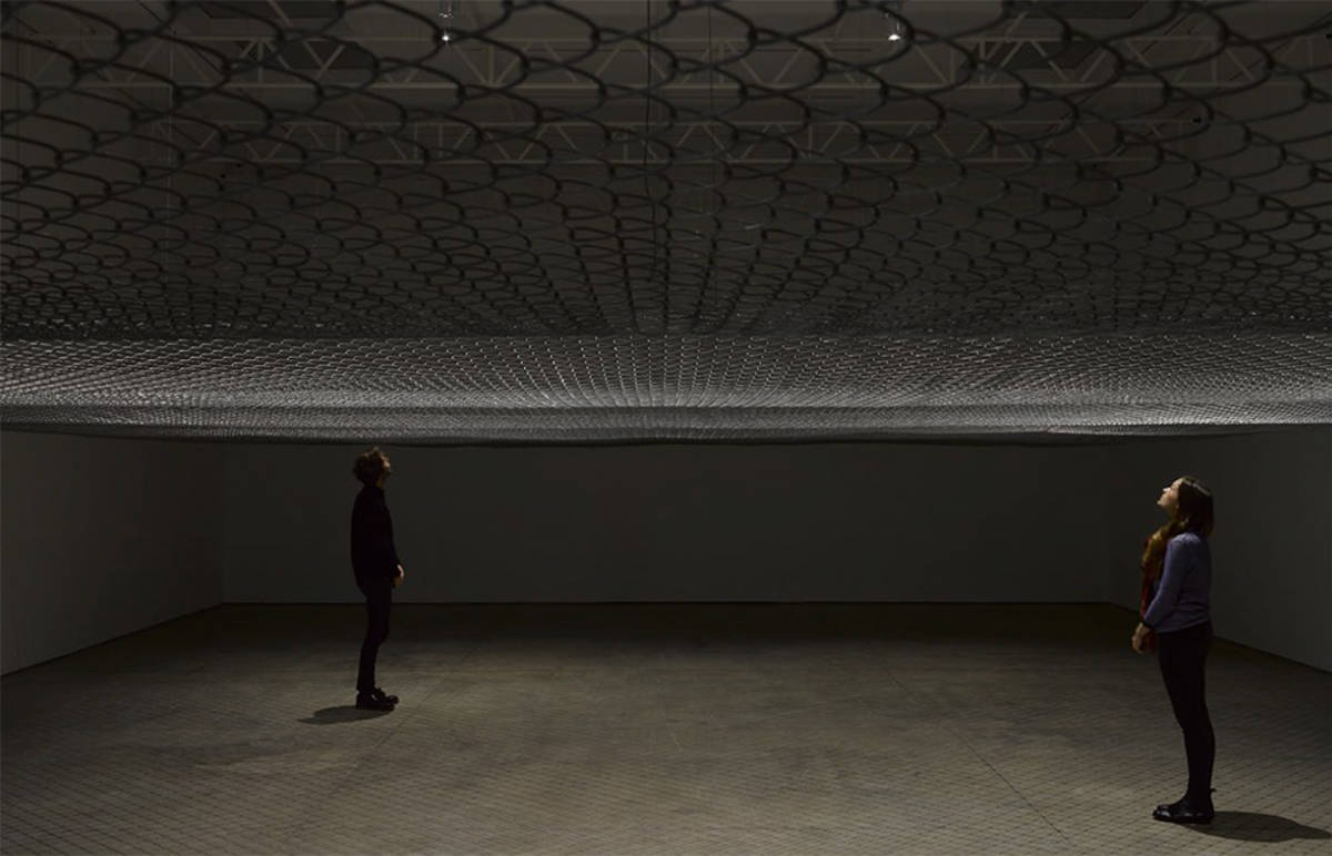 „Above Your Head”, 2014, wystawa „DIE TRAUMDEUTUNG 25,31 AMSL”, White Cube, kolekcja Tel Aviv Museum of Art, for. Jack Hems