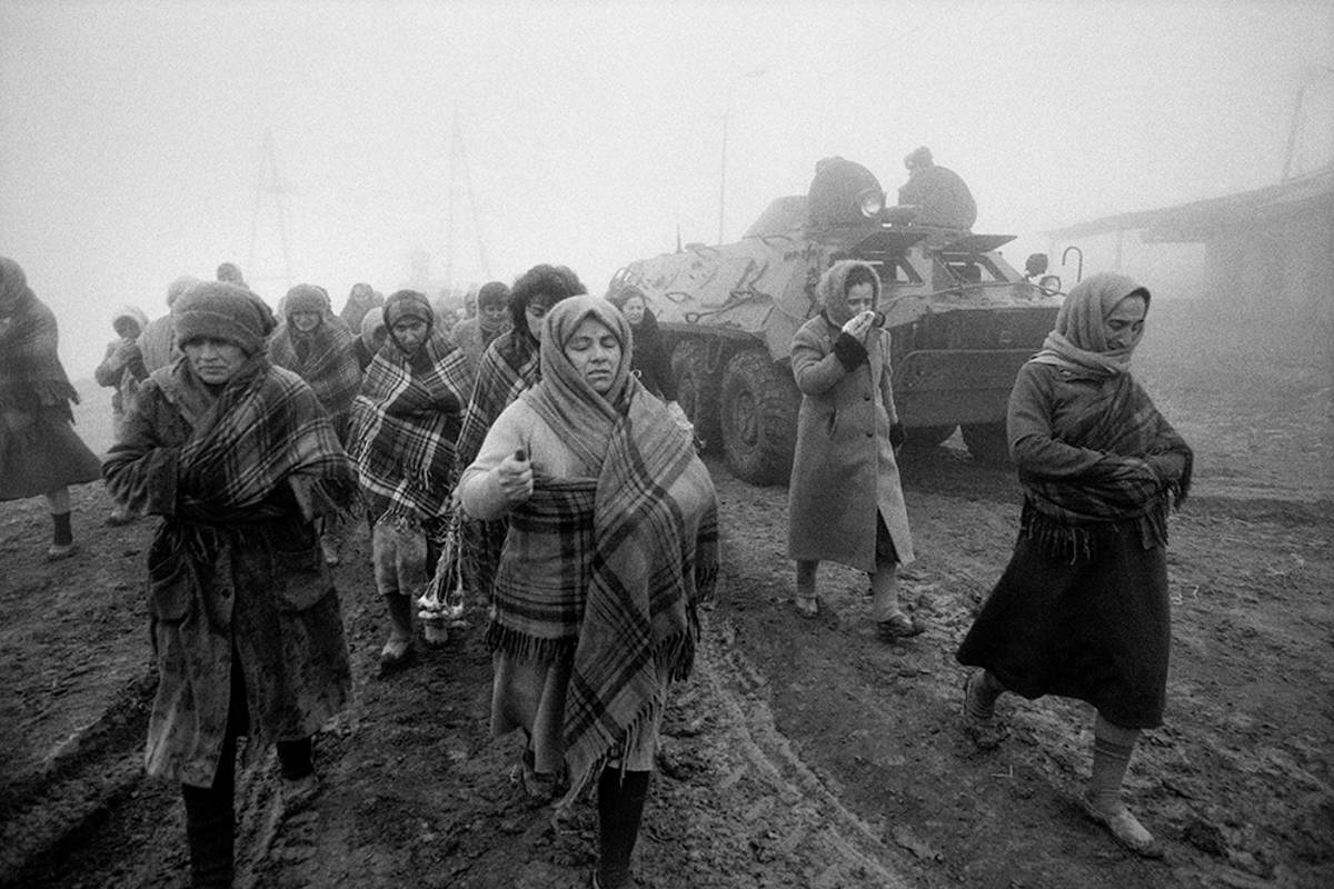 Fotografia z książki „KURZ”: Armenia 1989