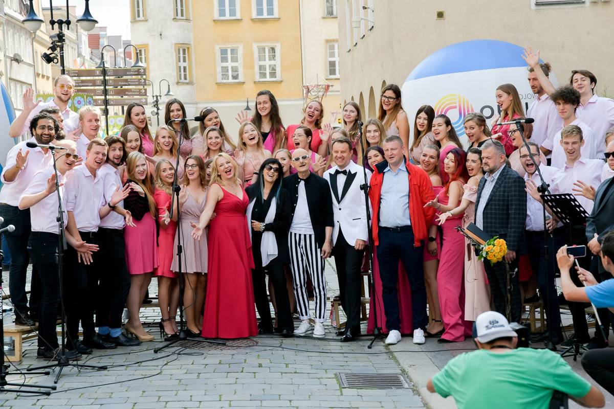 Akademicki Chór Politechniki Opolskiej, Ludmiła Wocial-Zawadzka, Wanda Kwietniewska, Sławomir Łosowski, Arkadiusz Wiśniewski Prezydent Miasta Opole  fot. Sławoj Dubiel