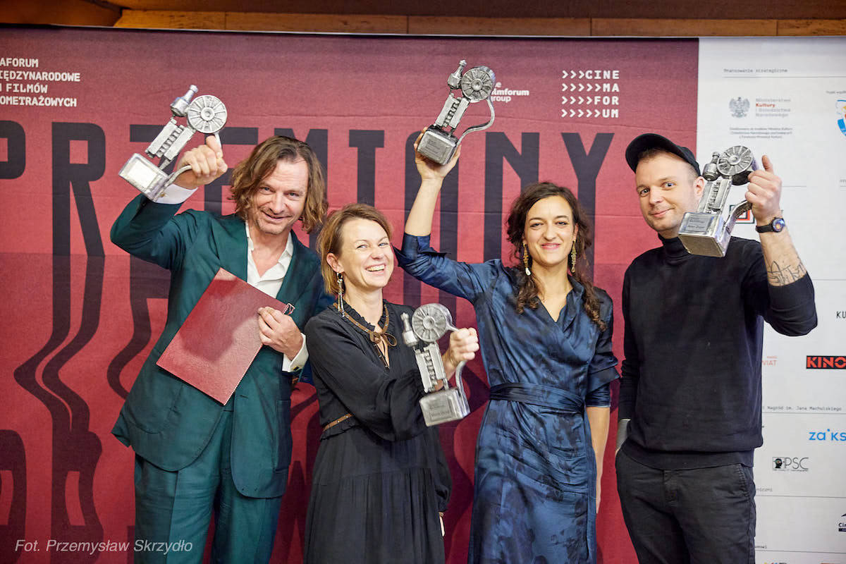 Twórcy fiilmu „Kiedy obróci się dom”: producenci Michał Ostatkiewicz i Aleksandra Ostatkiewicz, reżyserka Maria Ornaf i montażysta Alan Zejer. Fot. Przemysław Skrzydło