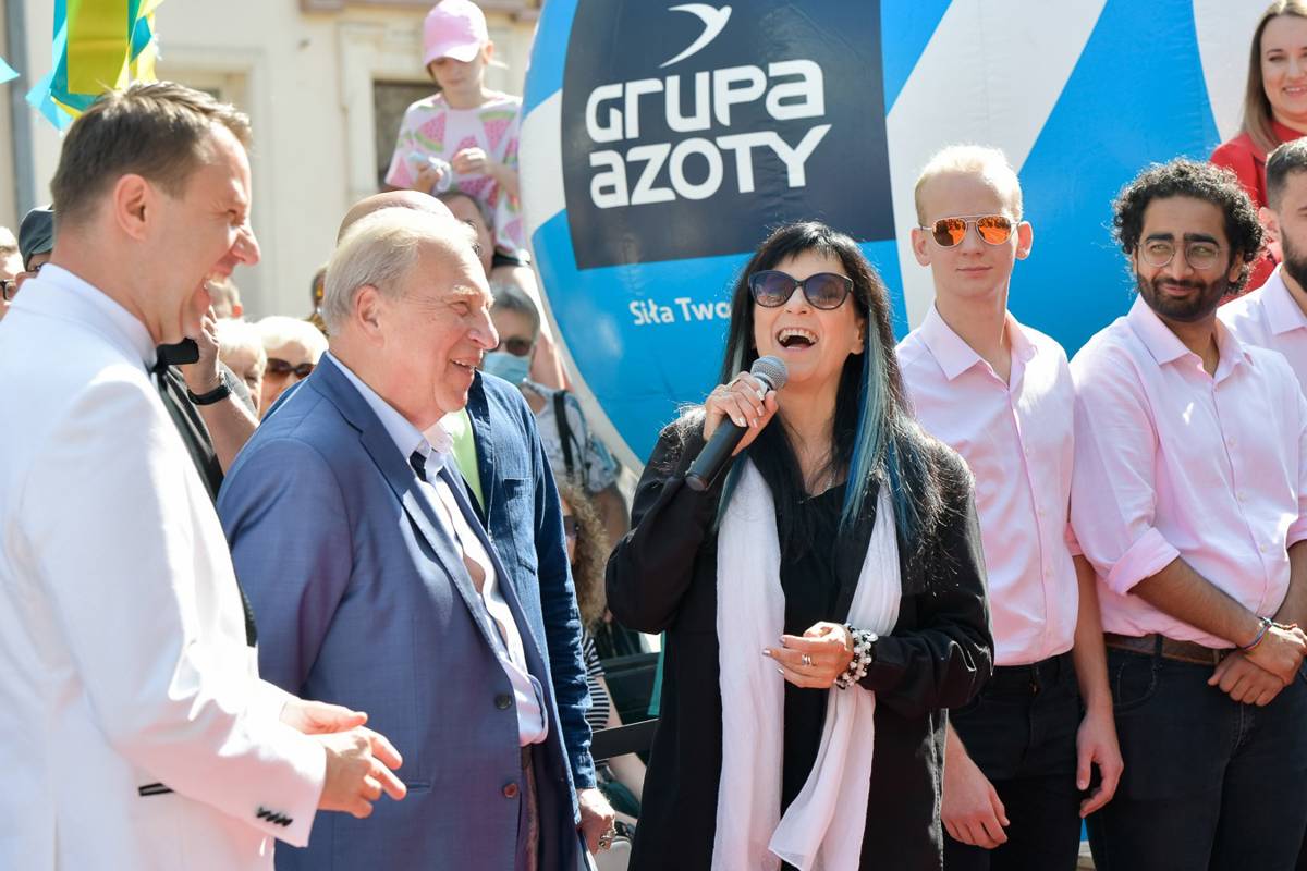 (od lewej) Arkadiusz Wiśniewski Prezydent Miasta Opole, Jerzy Stuhr, Wanda Kwietniewska fot. Sławoj Dubiel
