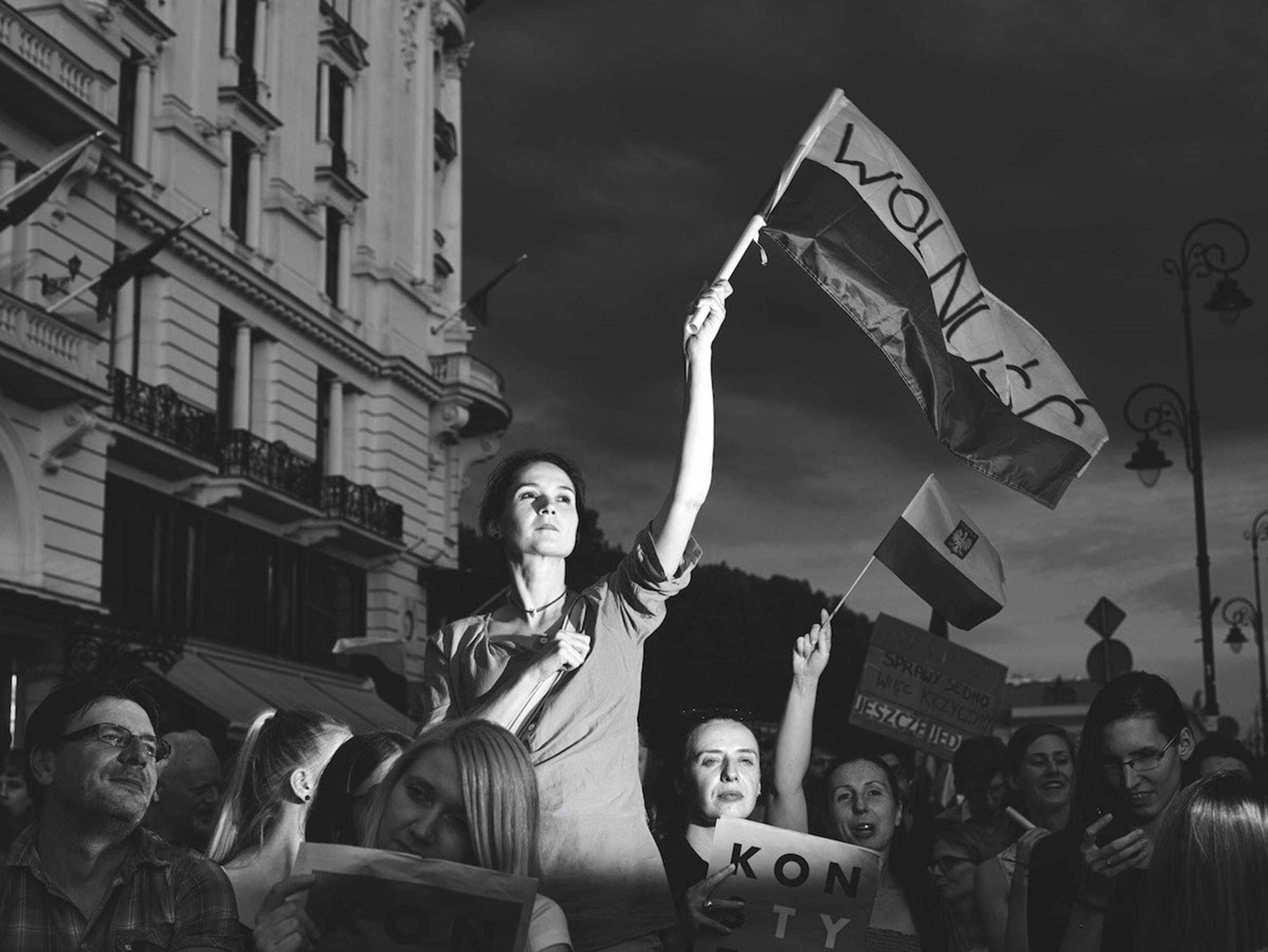 ZDJĘCIE ROKU: Adam Lach / Napo Images. Warszawa, uczestnicy protestów zorganizowanych przeciwko reformom polskiego sądownictwa. 24 lipca 2017